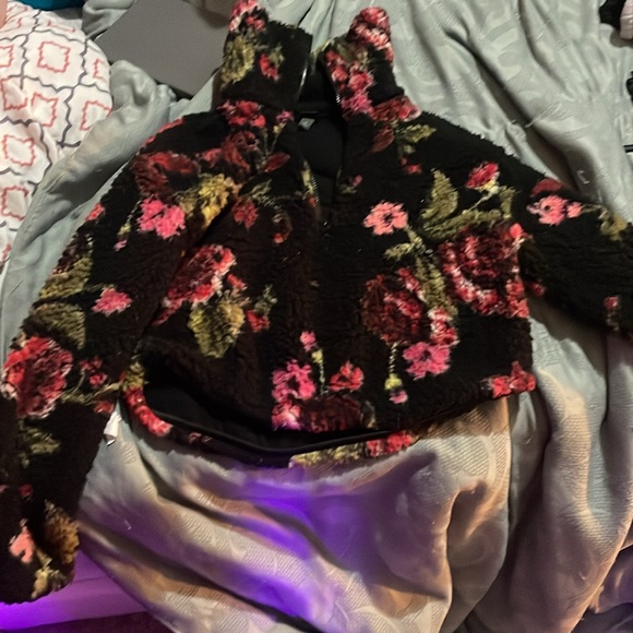 It’s very comfortable and soft - Picture 2 of 2